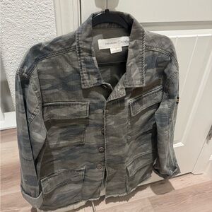 New Treasure & Bond Gray Camo Shirt Jacket